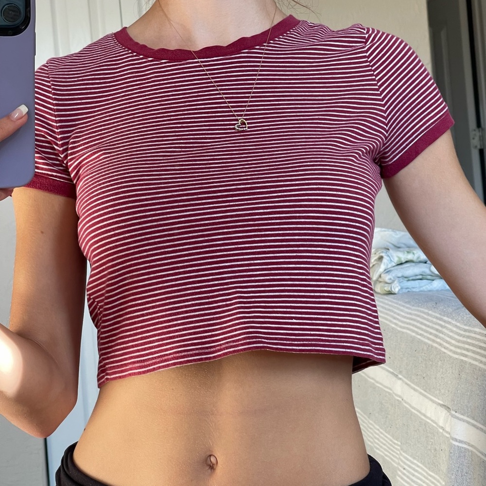 Forever 21 Red & White Cropped T-Shirt (S)